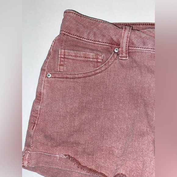 Refuge Shorts - Picture 5 of 9